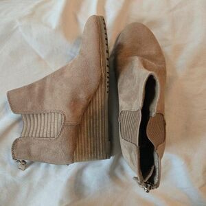 Light beige faux suede wedge boots by Dr. Scholl's size 6